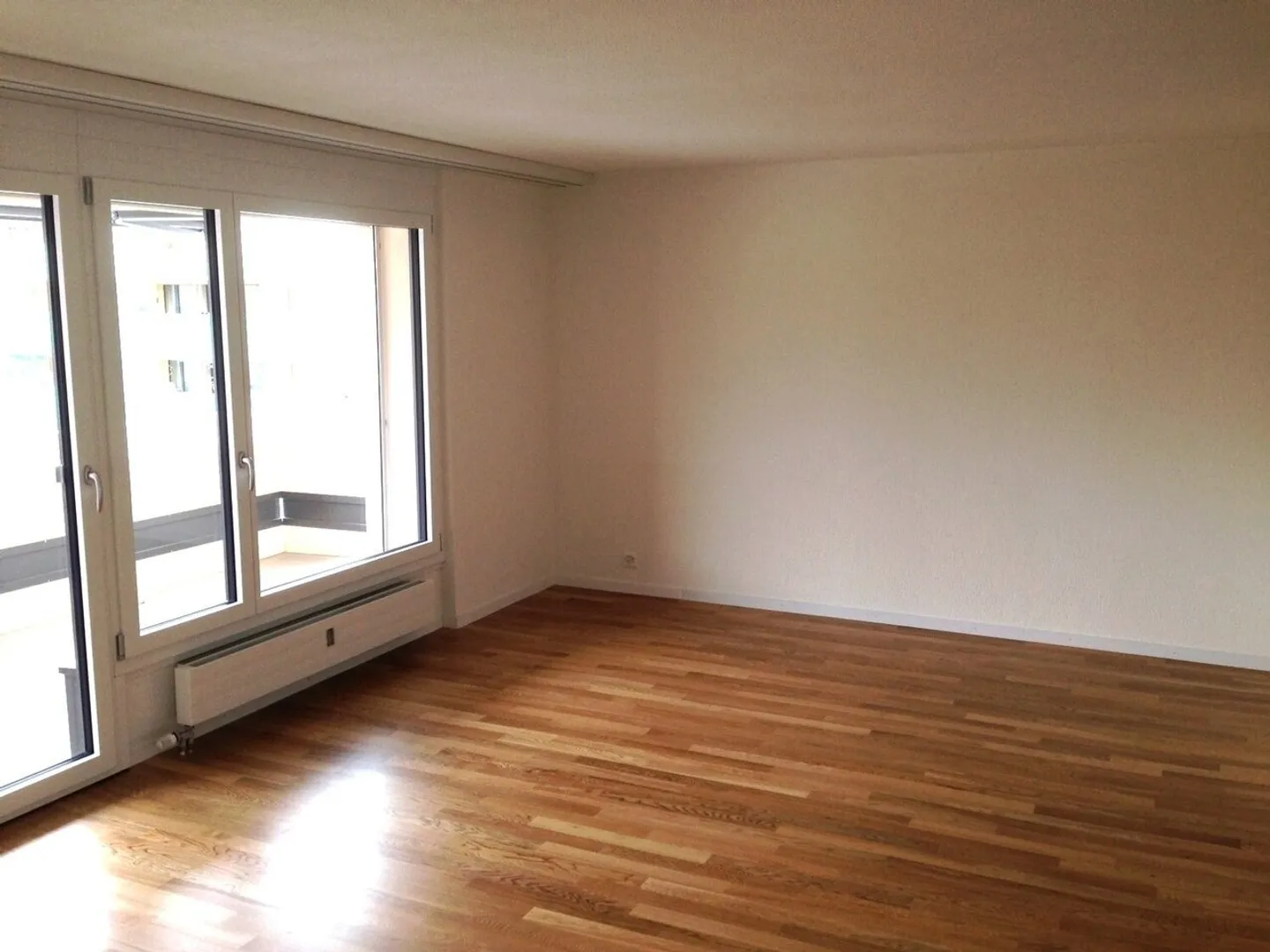 Appartamento spazioso con 2 camere - Foto 3 di 7