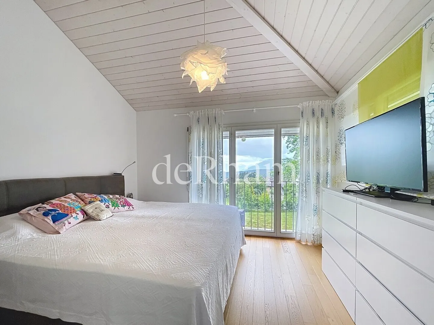 Modern Villa with Mountain View - Photo 8 of 13