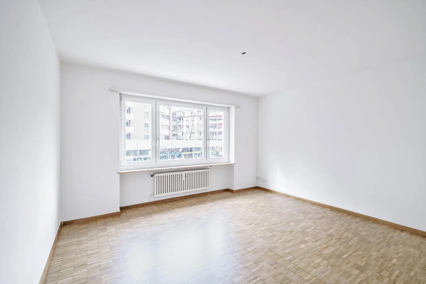 RENT WITHOUT DEPOSIT - living in the heart of the city! - Photo 1 of 9