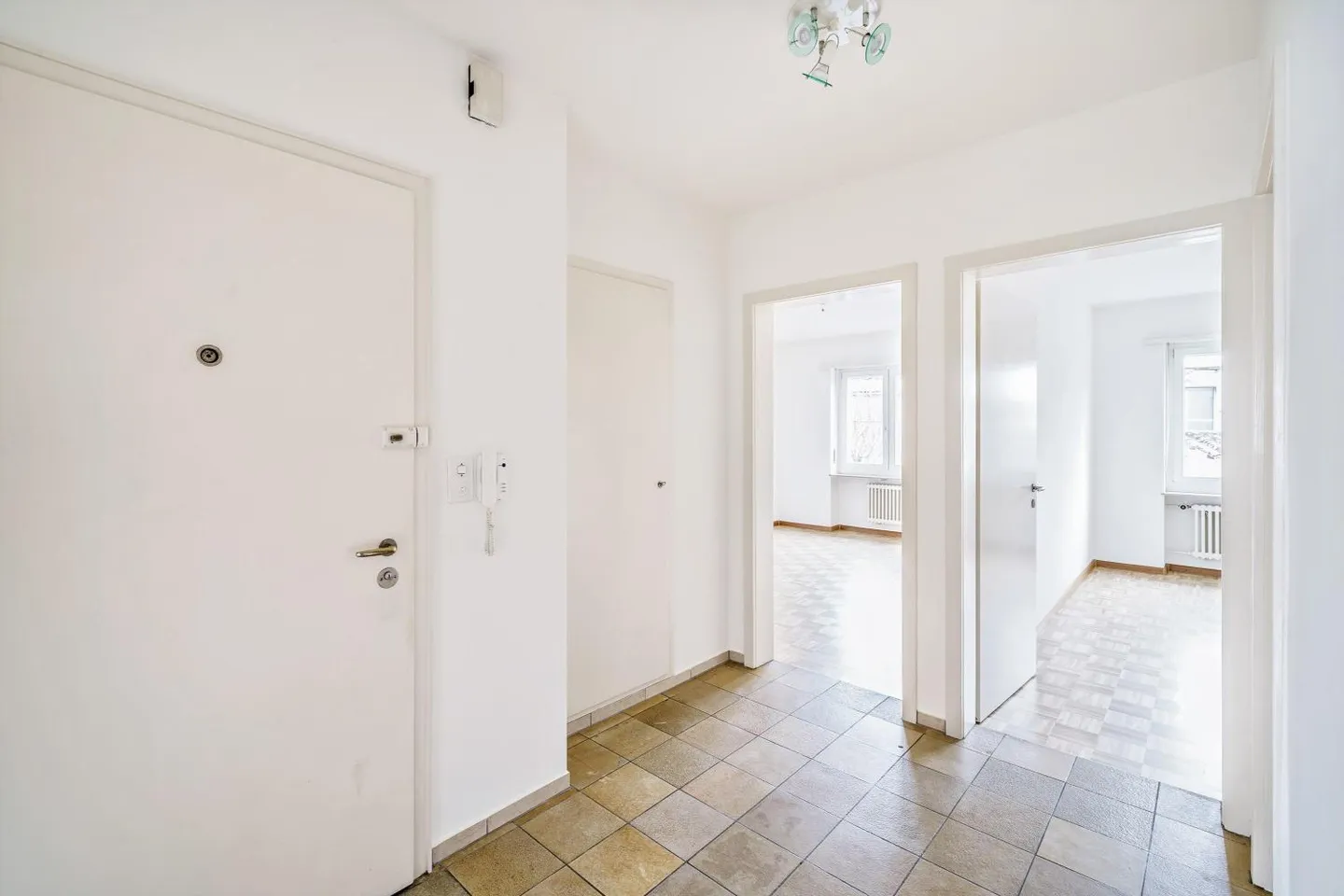 RENT WITHOUT DEPOSIT - living in the heart of the city! - Photo 7 of 9