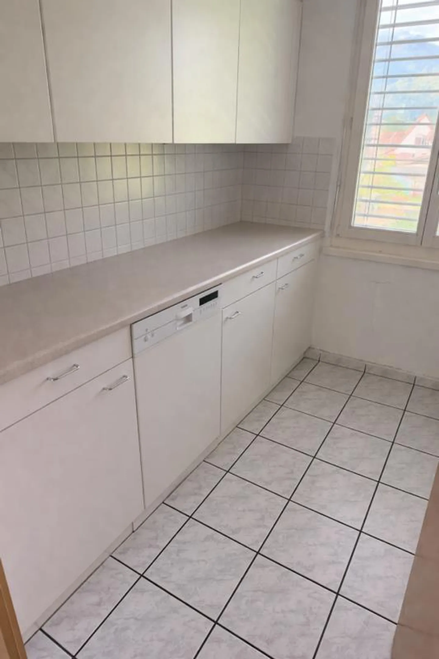 Agencement spacieux, lumineux et avec un balcon attrayant ! - Photo 2 sur 8
