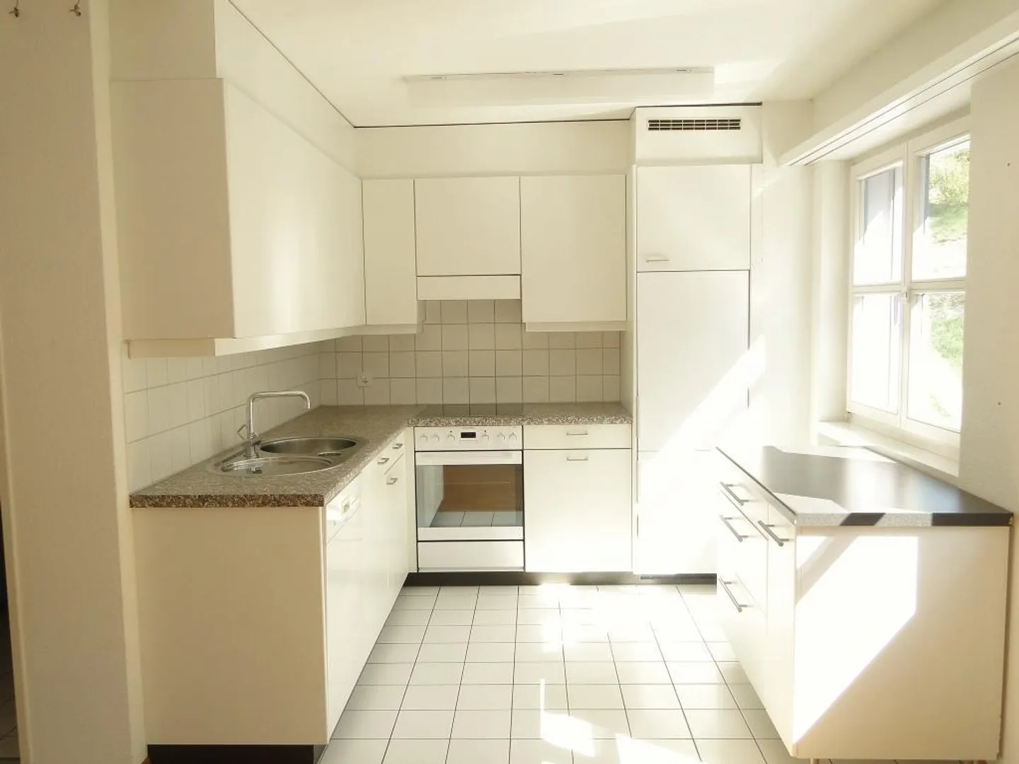 Your residential happiness directly on the Limmat - Photo 2 of 5