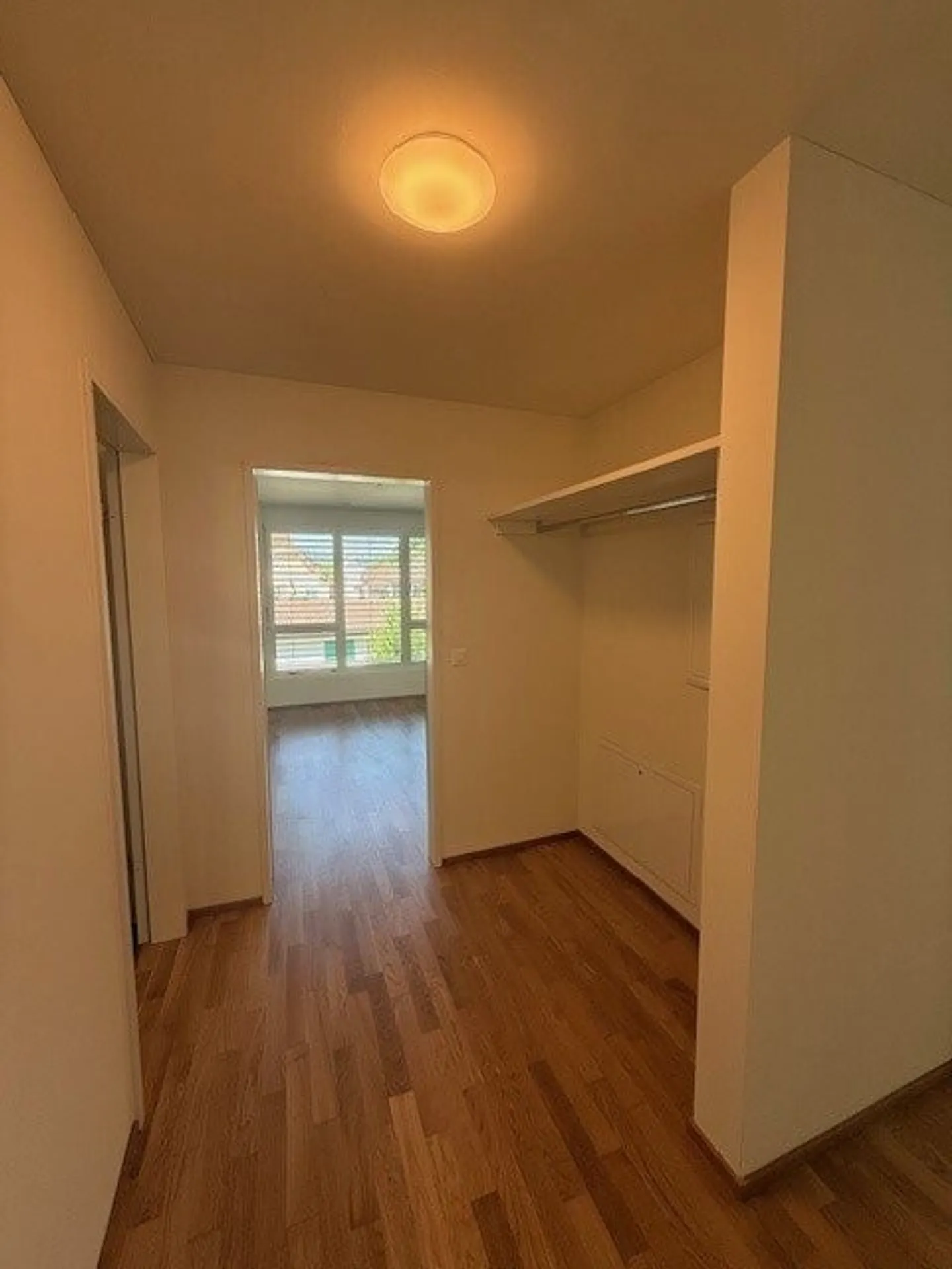 Appartamento luminoso e accogliente di 2,5 stanze con un bel balcone - Foto 2 di 8