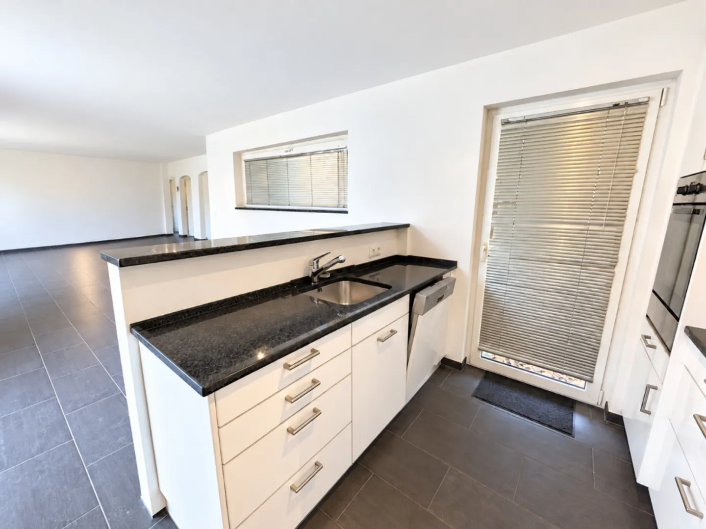 Unique Loft Apartment 74 m2 Living Space with 30m2 Terrace - Photo 4 of 10