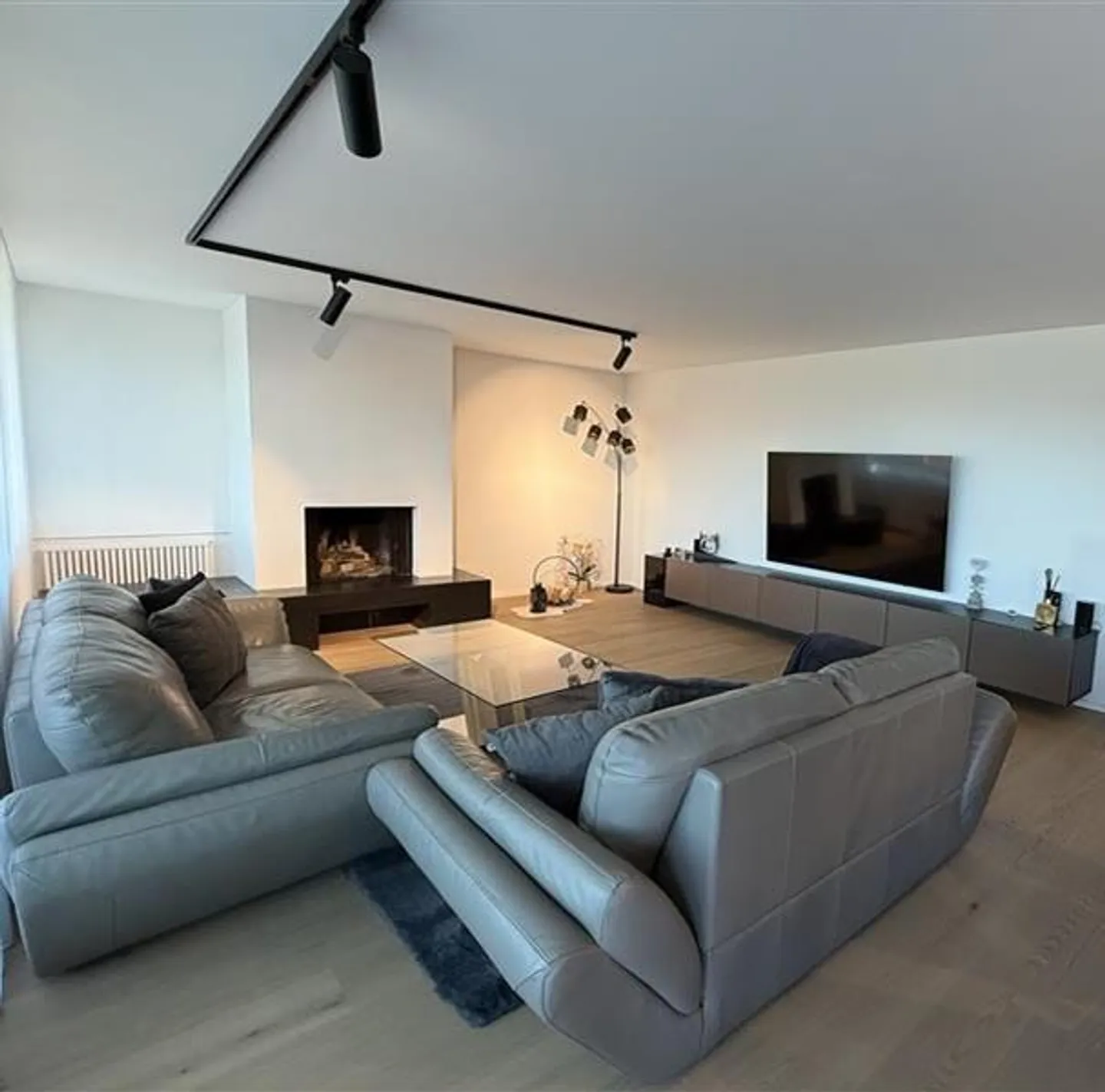 Penthouse apartment with spacious terrace and breathtaking view - Photo 4 of 20