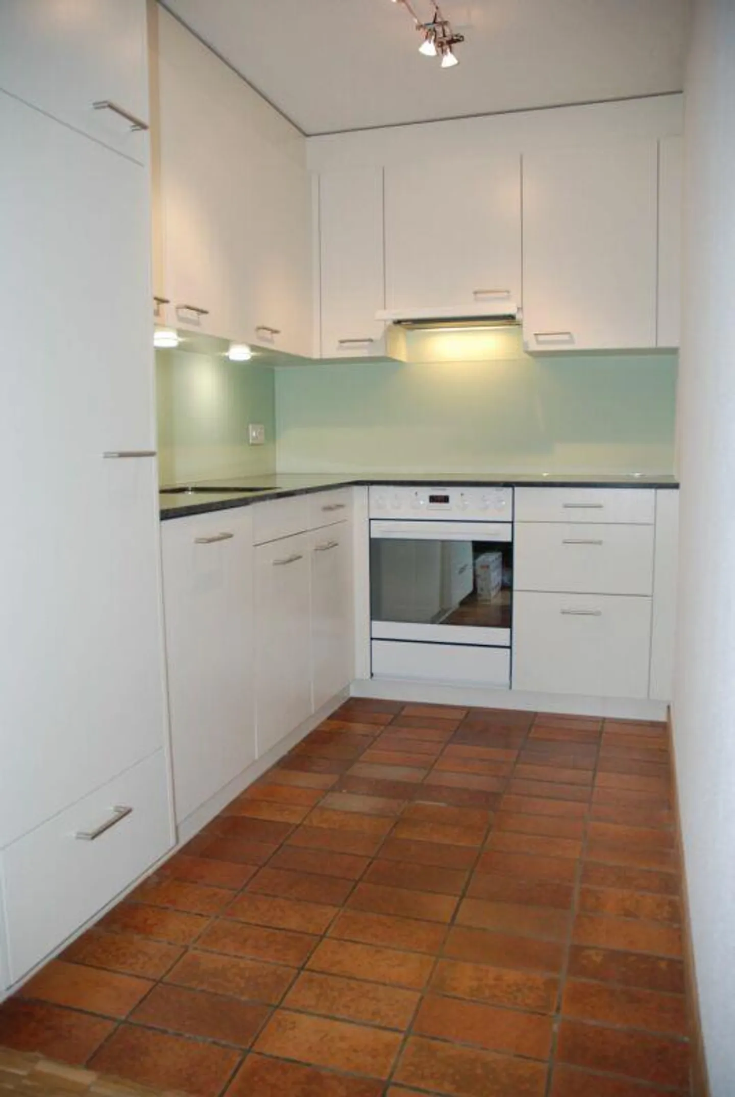 Ruhig gelegene 2.5-Zimmerwohnung mit Terrassenplatz in der Länggass... - Photo 2 sur 6