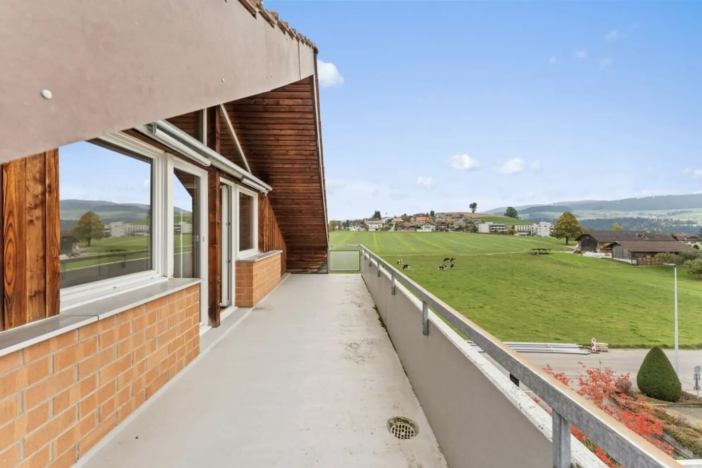 Ampio appartamento attico con vista spettacolare in affitto - Foto 3 di 19