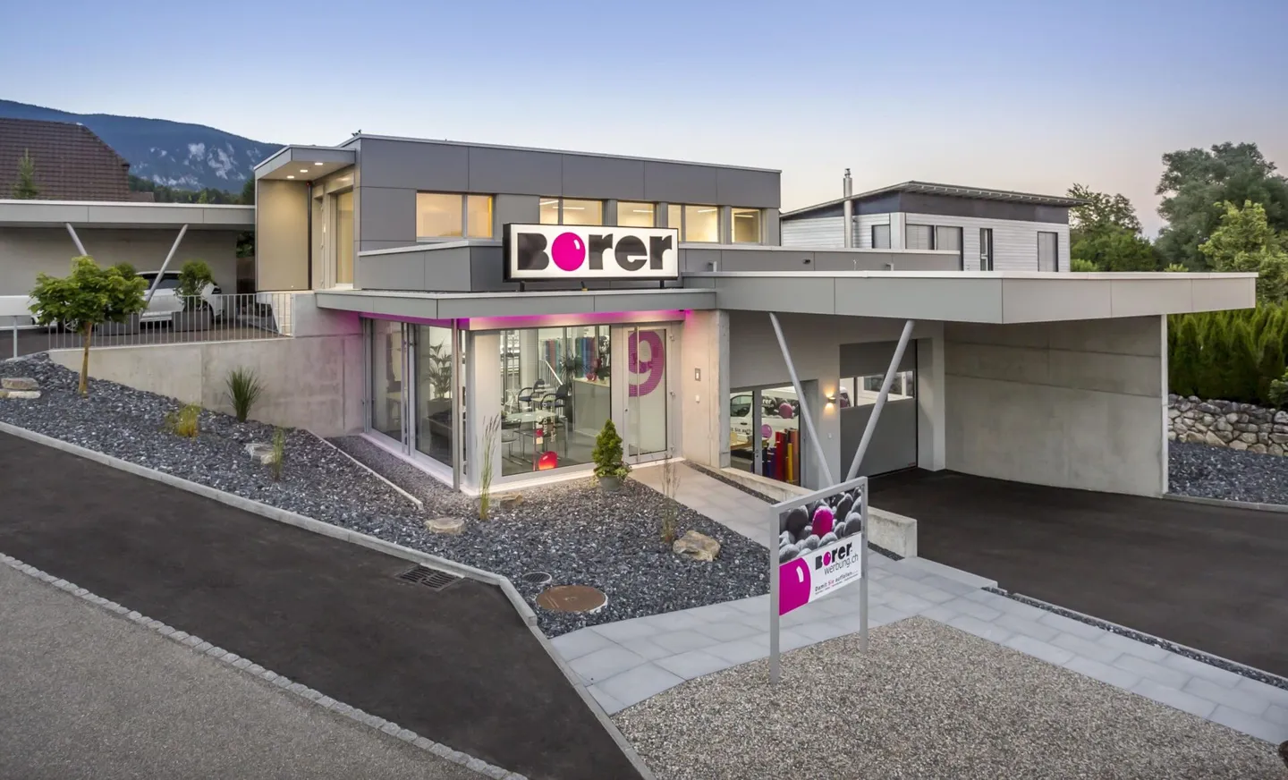 Modern and very high-quality investment property - Photo 1 of 3