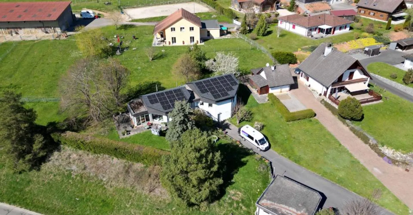 Contemporary House in Bonfol - Photo 6 of 12