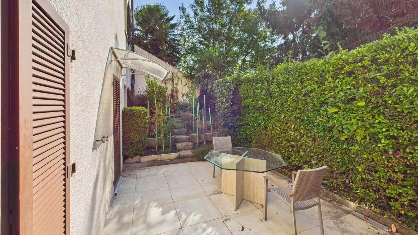 Villa con 10 stanze - Foto 4 di 8