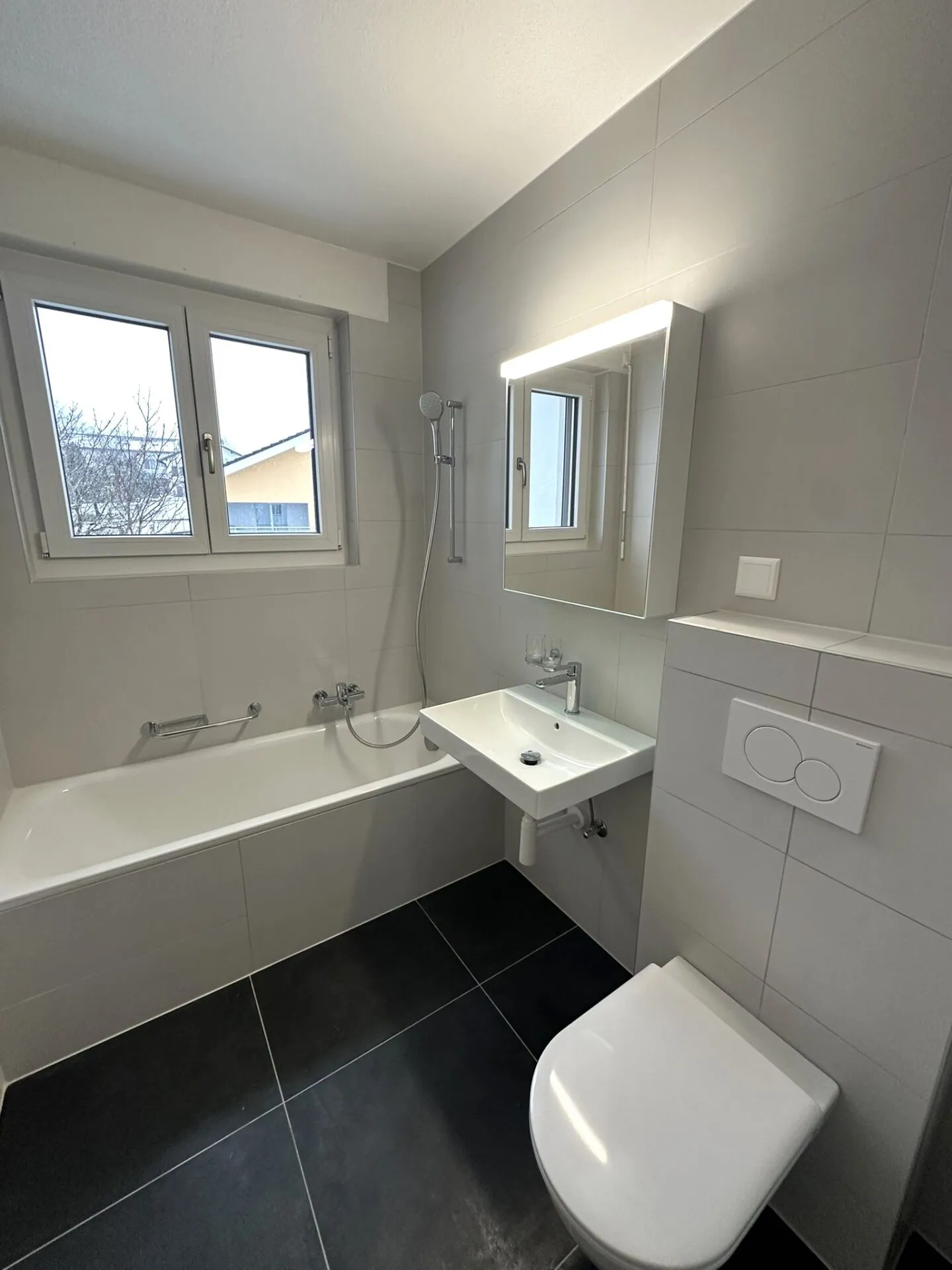 Bévilard, bel appartamento ristrutturato di 4.5 locali con balcone - Foto 5 di 7