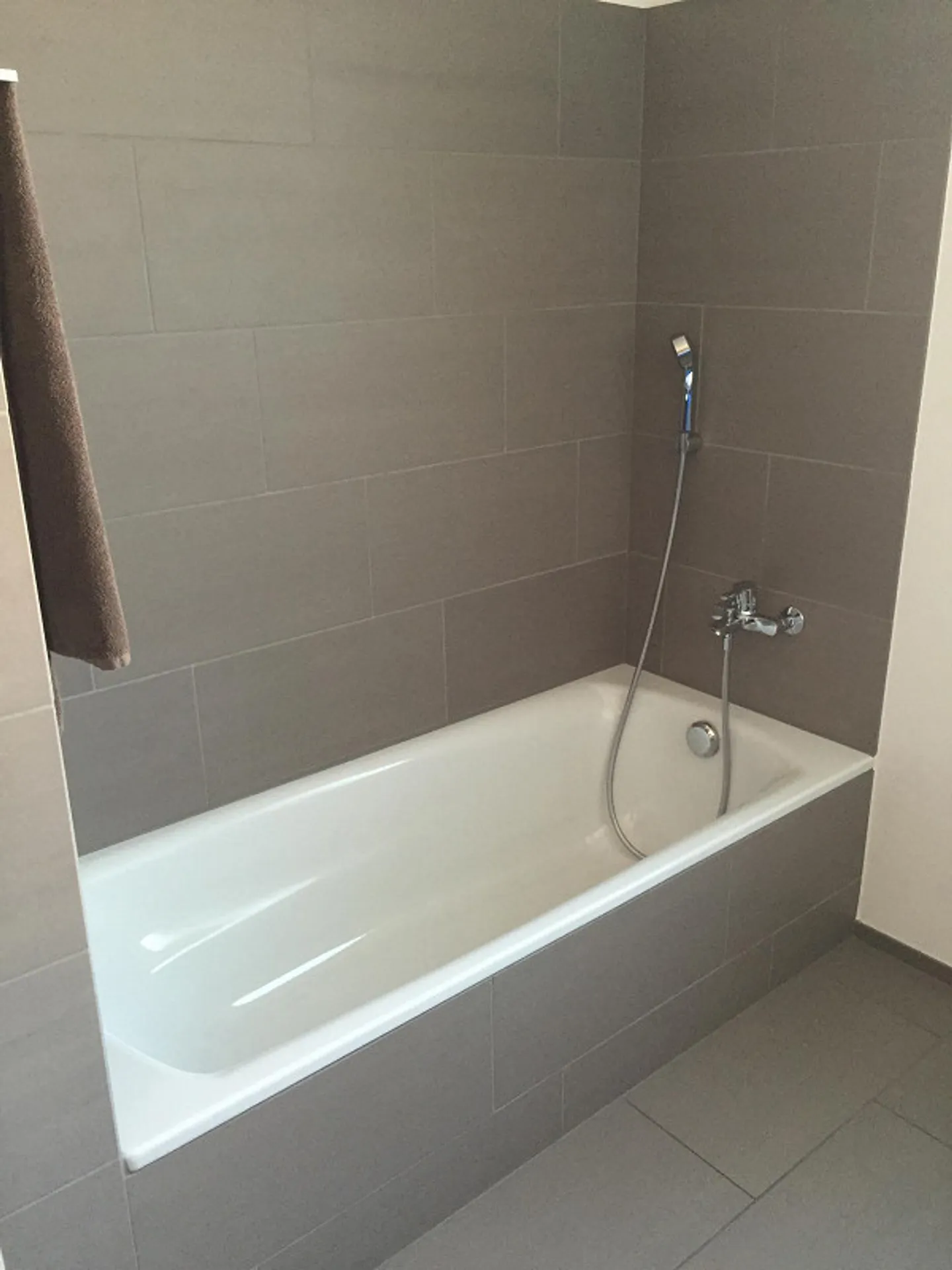 Ampio appartamento di 3,5 locali con patio - Foto 4 di 15