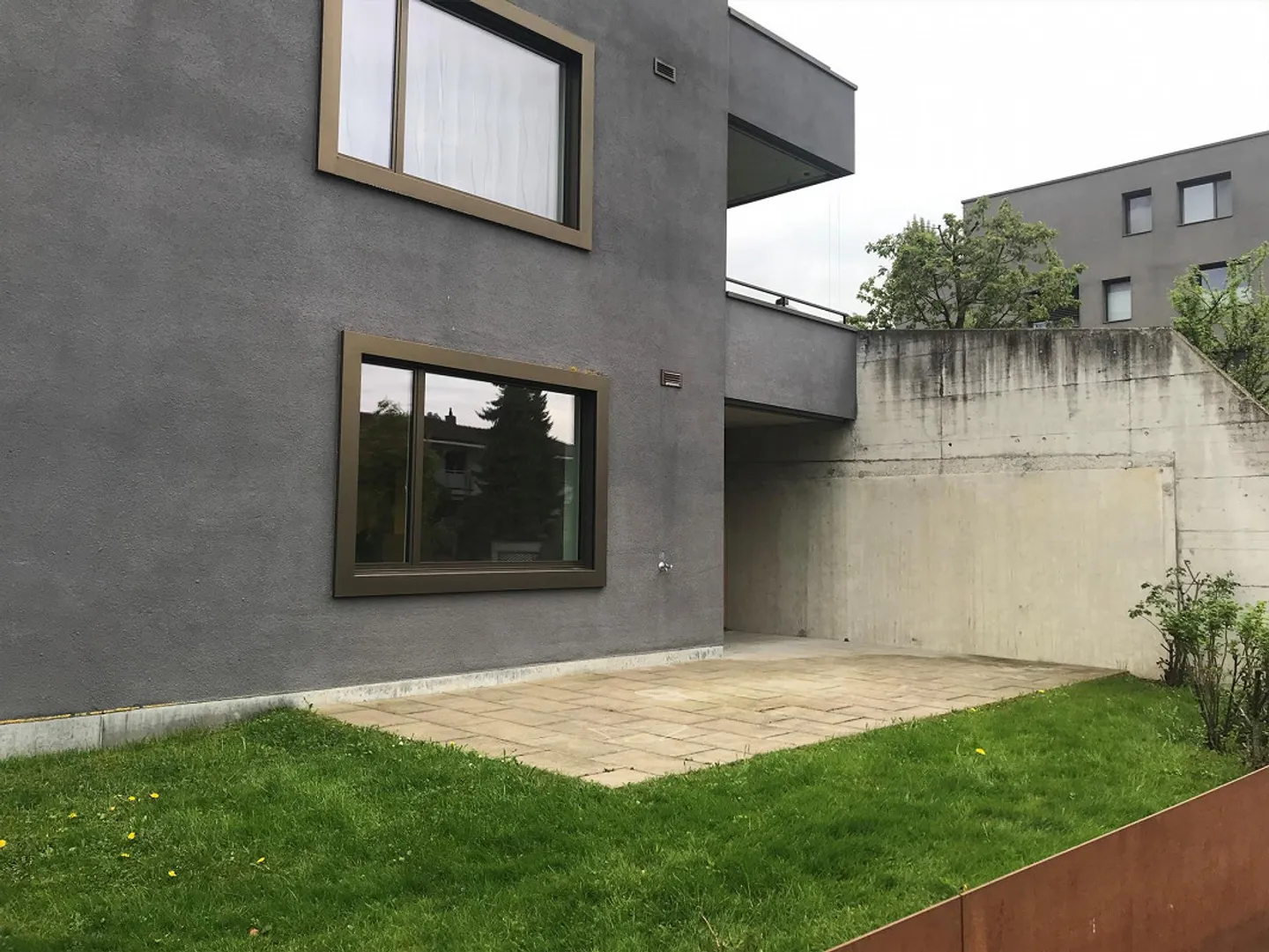 Ampio appartamento di 3,5 locali con patio - Foto 13 di 15