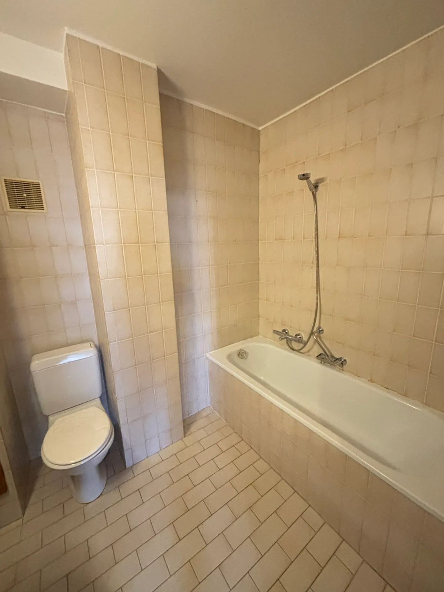 Apartment for rent - Photo 9 of 10