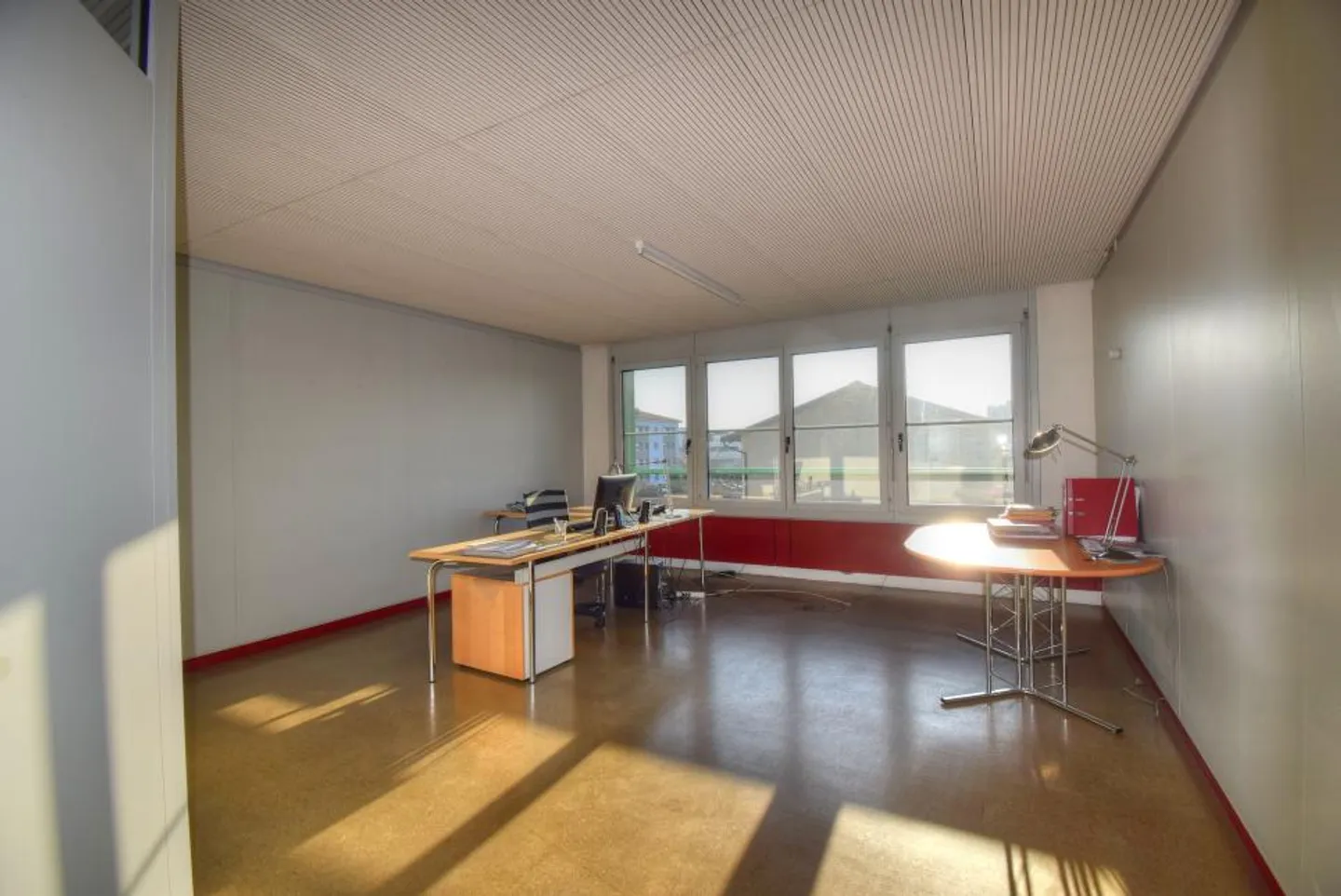 In an attractive area of Nyon: 350m2 of offices - Photo 4 of 10