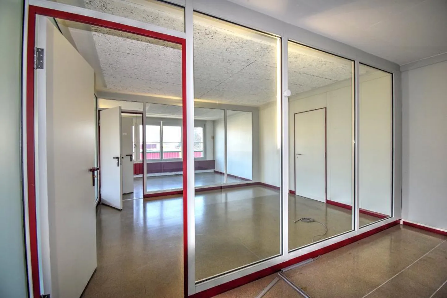 In an attractive area of Nyon: 350m2 of offices - Photo 10 of 10