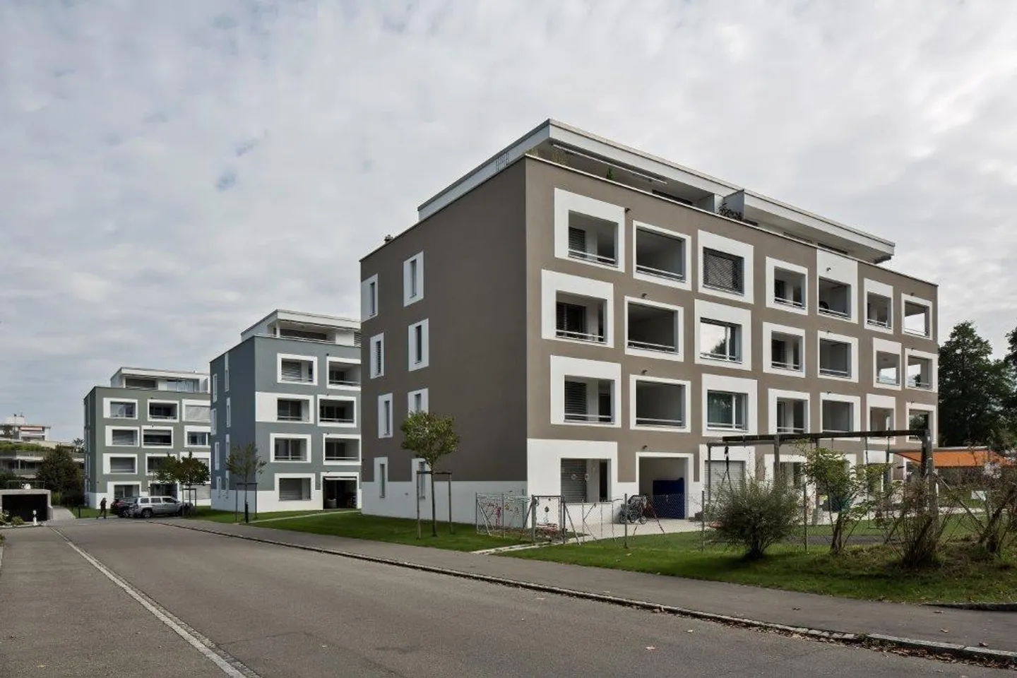Geräumige Tiefgaragenplätze - Foto 2 von 2