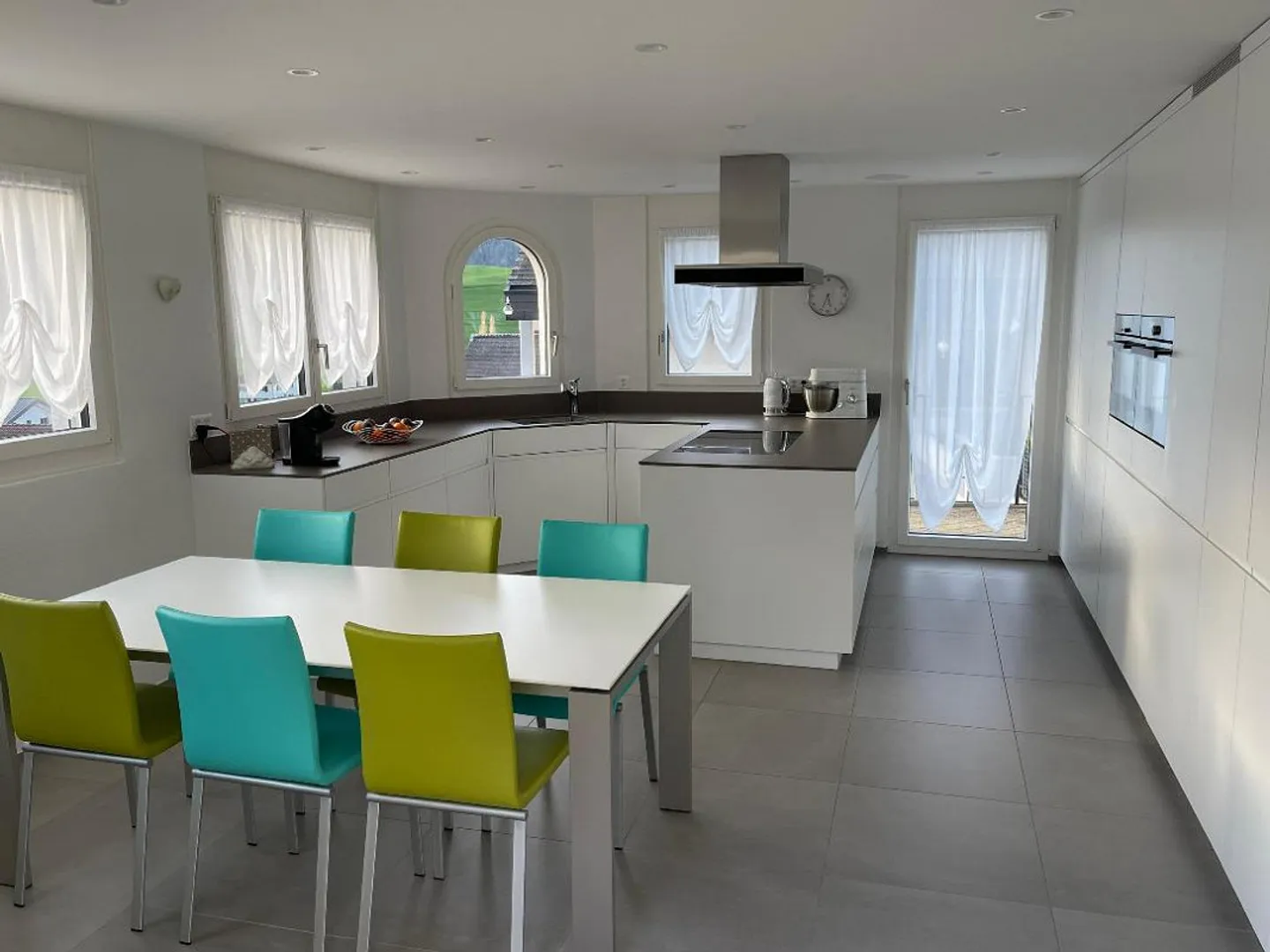 Well-kept country house - Photo 2 of 12