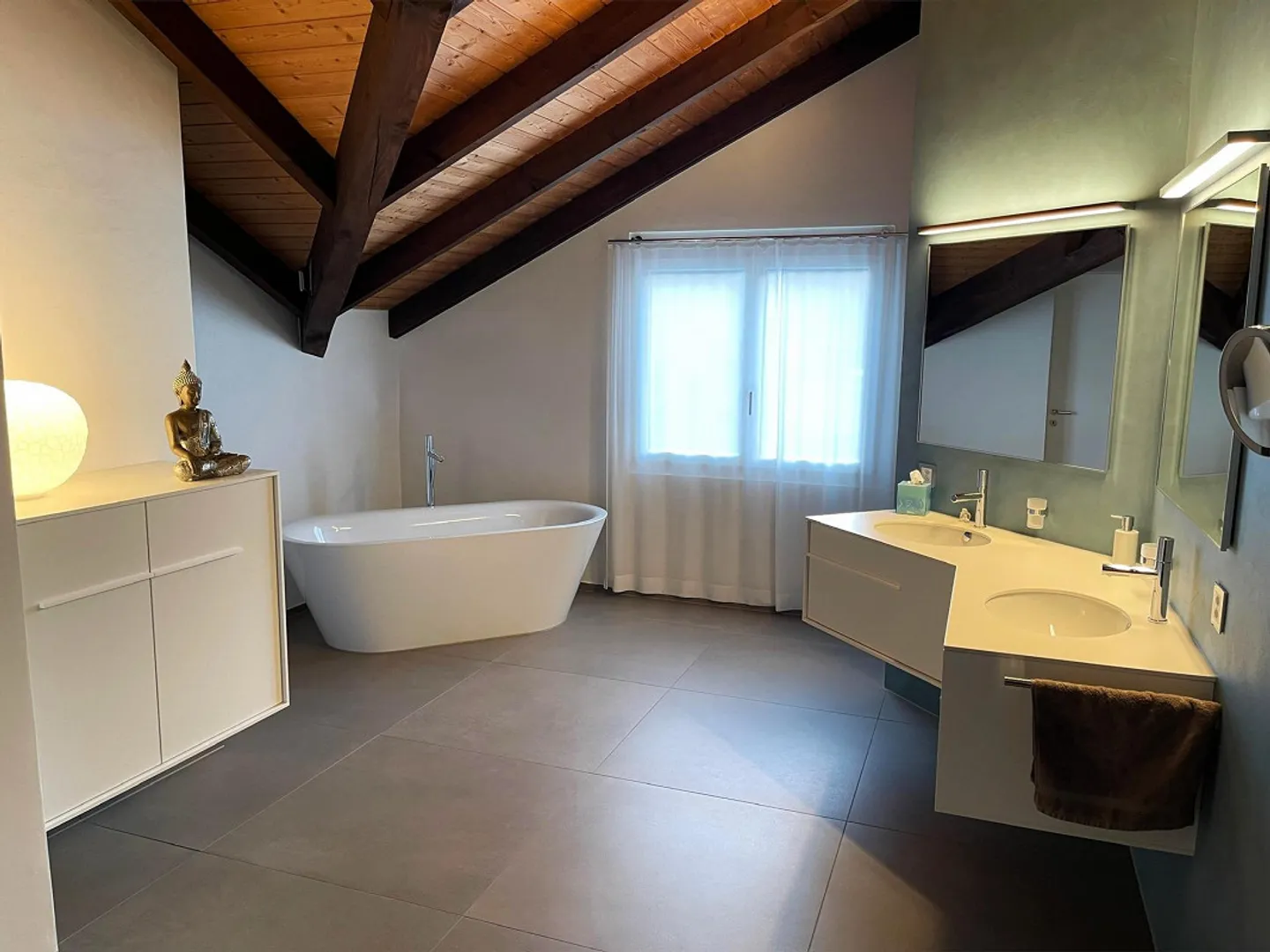 Well-kept country house - Photo 9 of 12