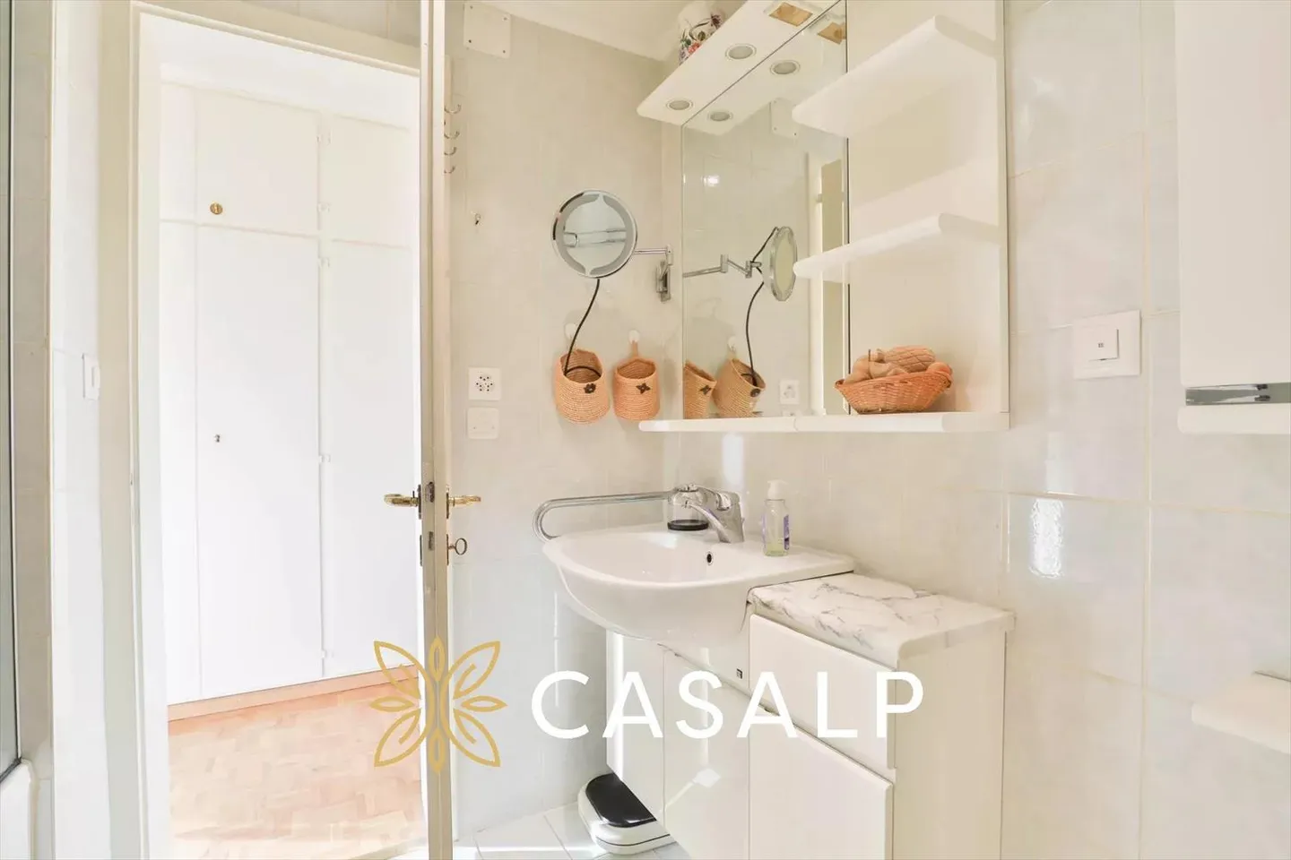 Spacious 5.5-room penthouse in the center of Crans - Photo 8 of 13