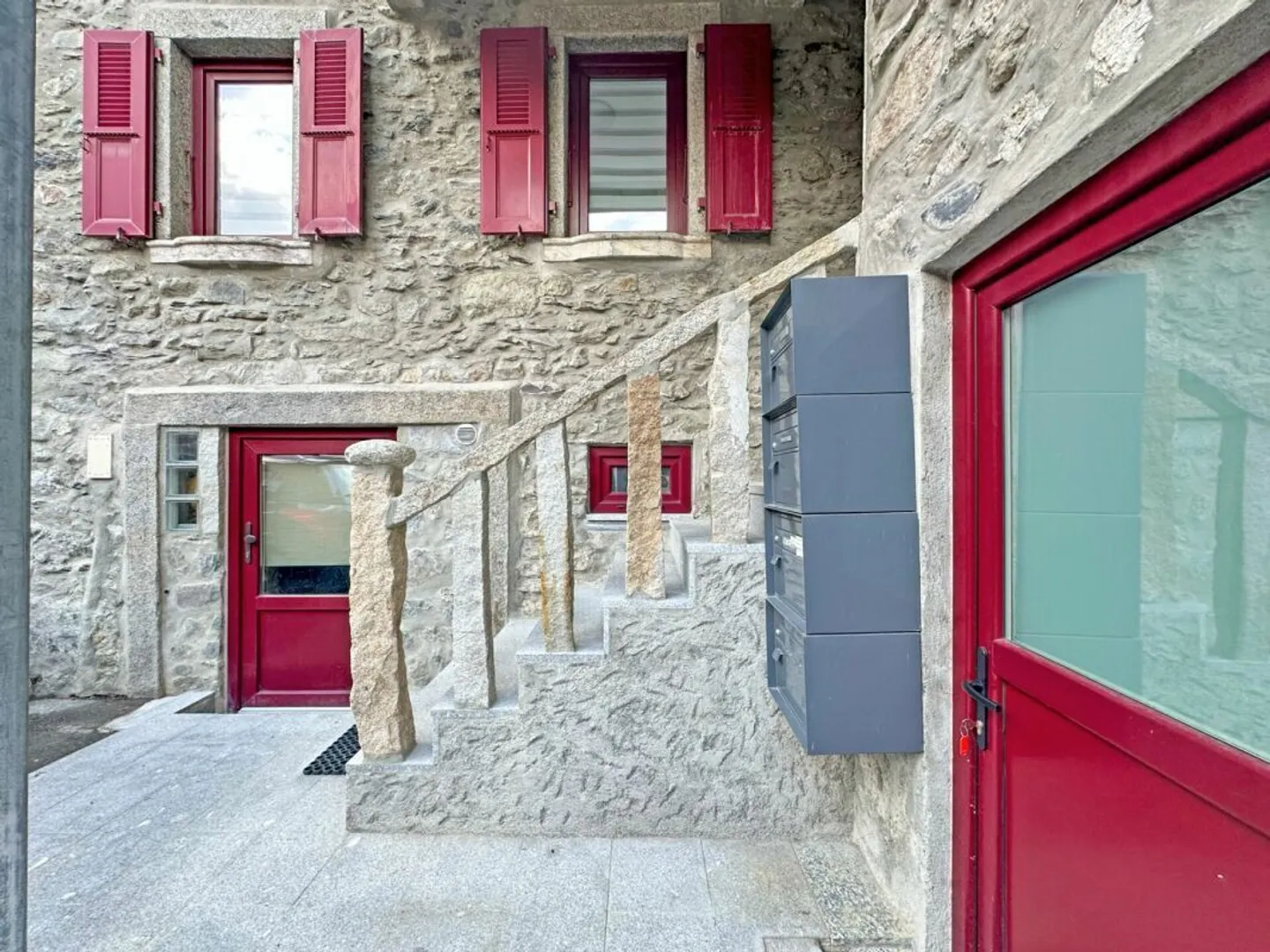 Gebäude mit 4 Wohnungen - Foto 2 von 24