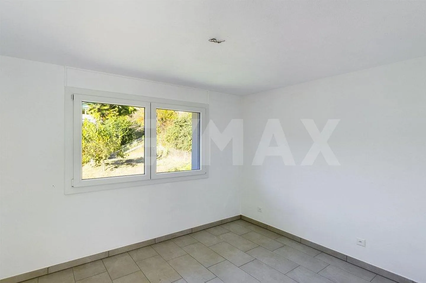 NEGGIO (NÄHE VERNATE):  Helle und moderne Gartenwohnung mit toller Aussicht - Foto 8 von 11