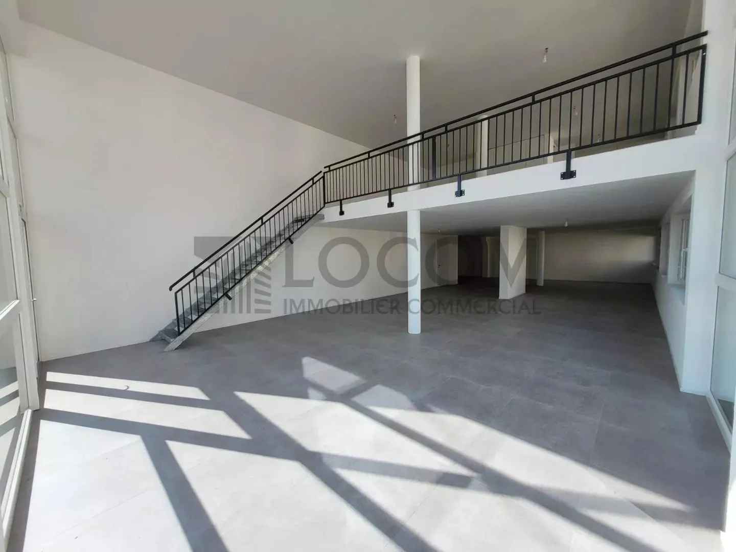 Duplex commerciale nuovo e arredato - Foto 2 di 5