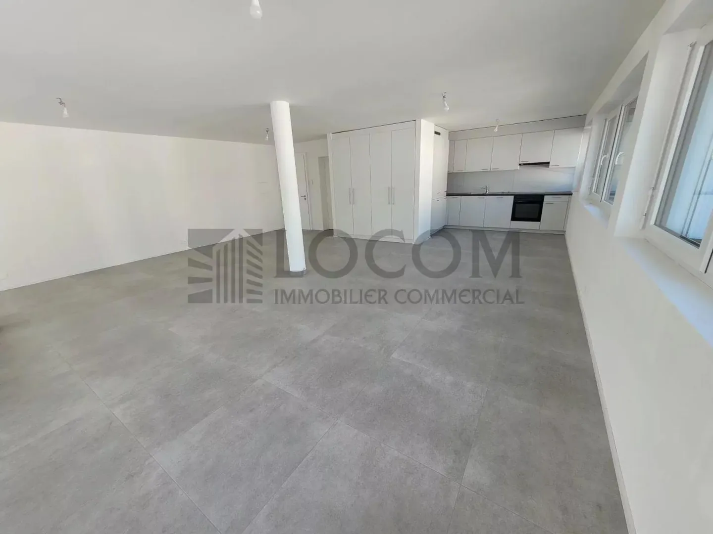 Duplex commerciale nuovo e arredato - Foto 3 di 5