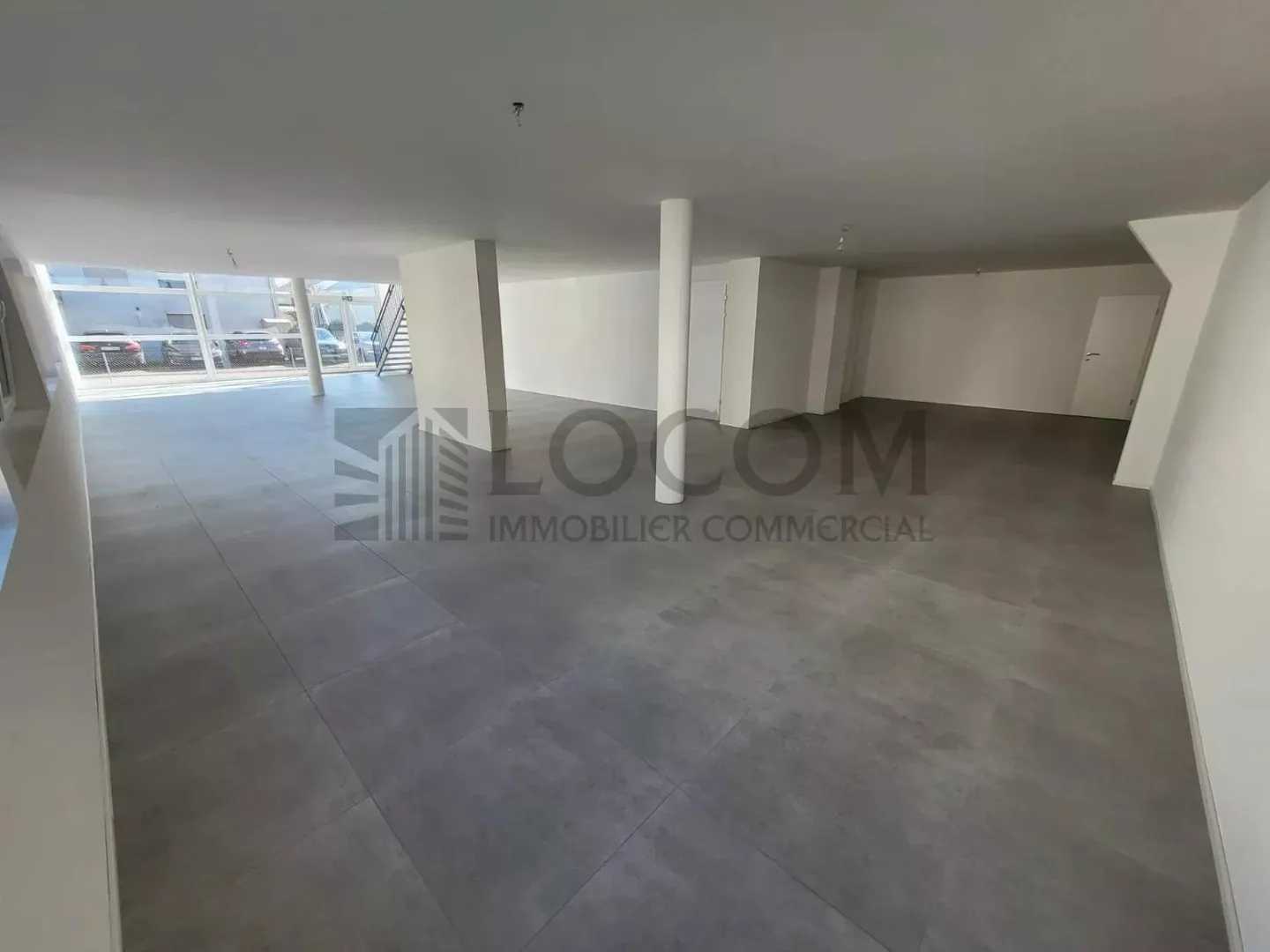 Duplex commerciale nuovo e arredato - Foto 4 di 5