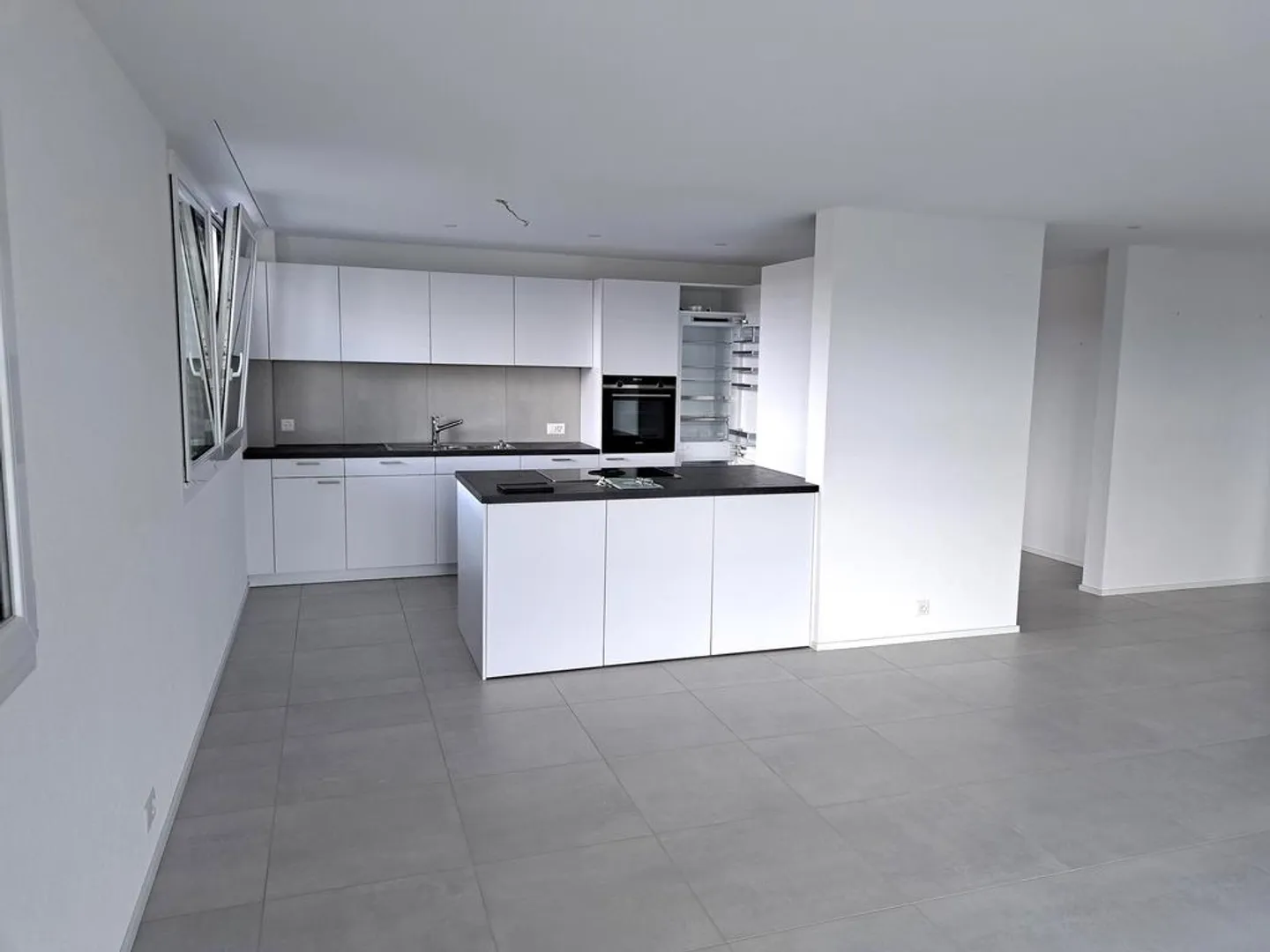 Appartement moderne avec balcon dans un emplacement calme avec des normes de qualité élevées - Photo 1 sur 9