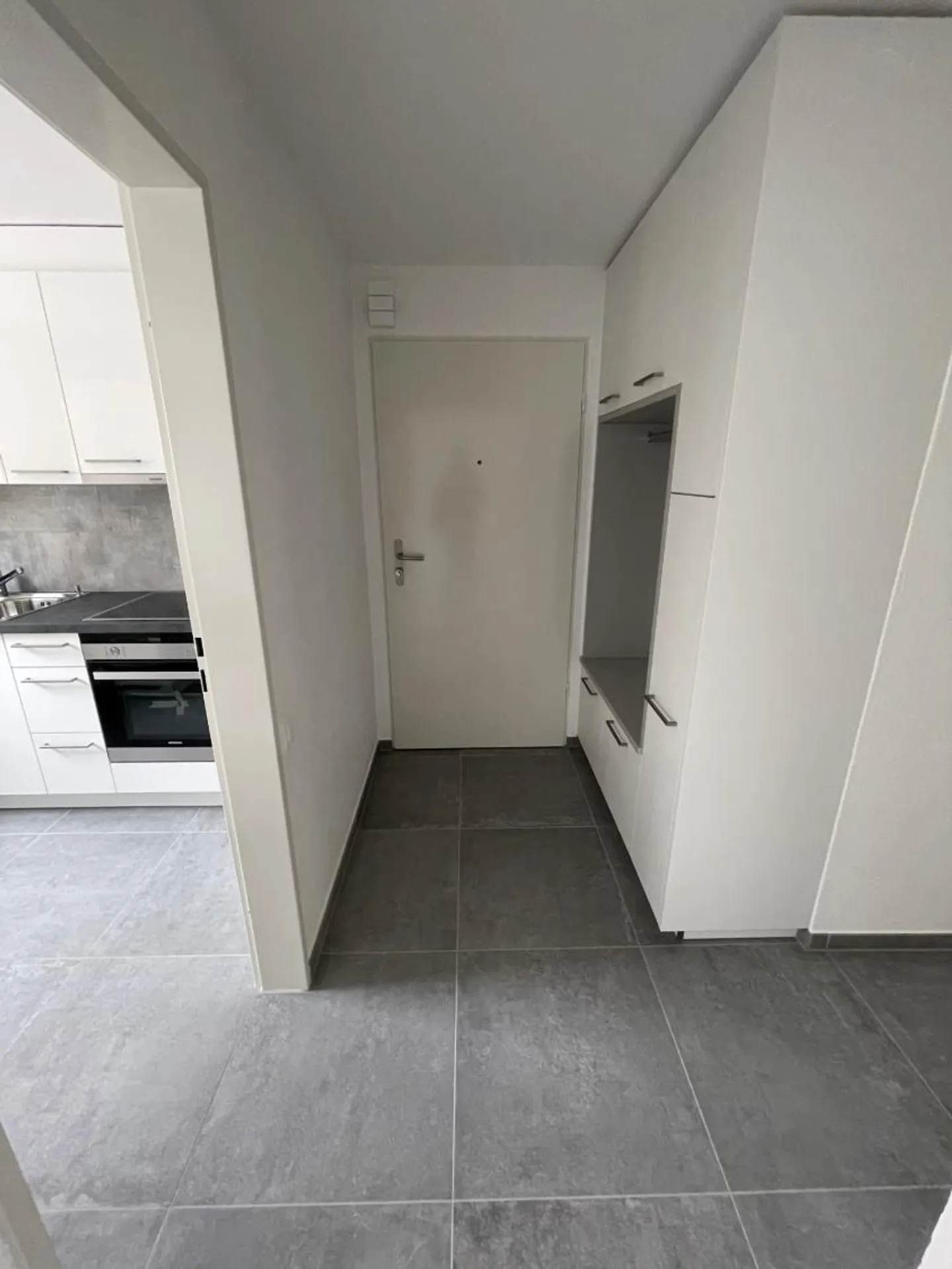 Appartement Charmant avec Balcon - Photo 2 sur 5