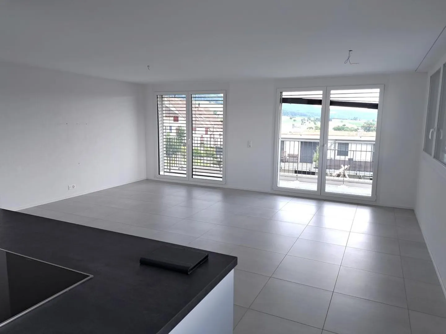 Appartement moderne avec balcon dans un emplacement calme avec des normes de qualité élevées - Photo 2 sur 9
