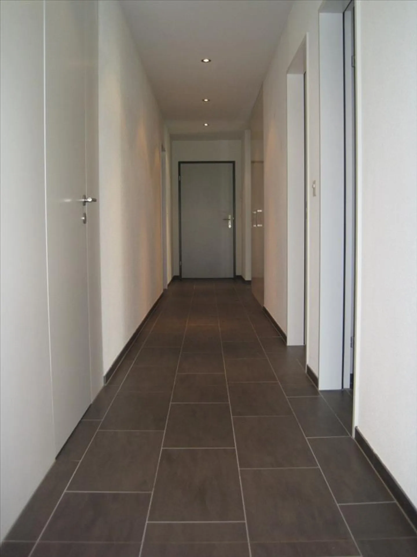 Modern 4.5-Room Apartment - Photo 7 of 9