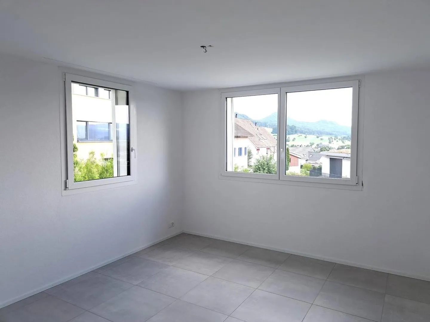 Appartement moderne avec balcon dans un emplacement calme avec des normes de qualité élevées - Photo 3 sur 9