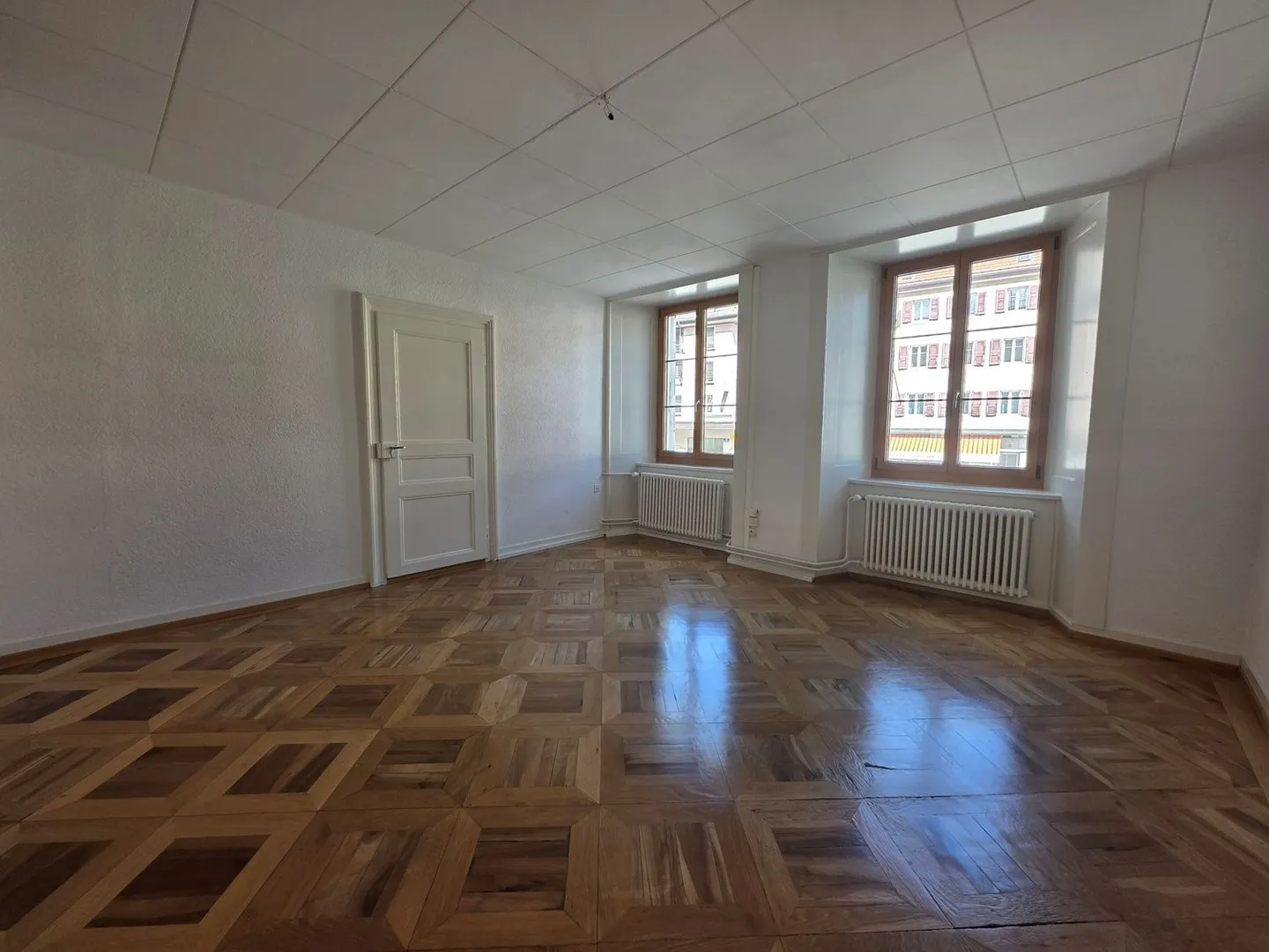 SCHÖNER RAUM/WOHNUNG IM STADTZENTRUM - Foto 2 von 8