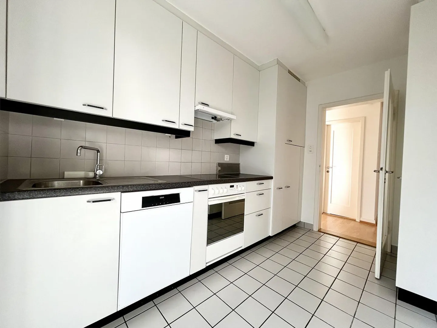 Quiet Living at Dorenbächli - Close to Public Transport and Shopping - Photo 4 of 12