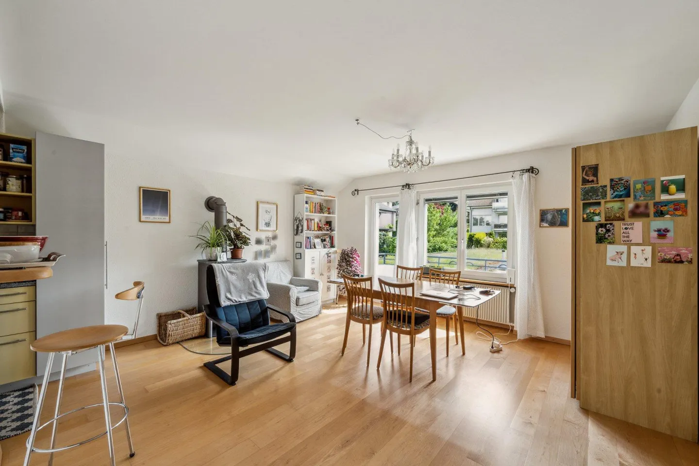 Propriété attrayante avec trois unités résidentielles et jardin bien entretenu - Photo 8 sur 13
