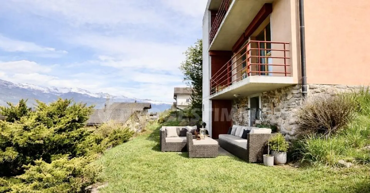 EINZELHAUS MIT ATEMBERAUBENDEM PANORAMA ÜBER DIE EBENE - Foto 9 von 10