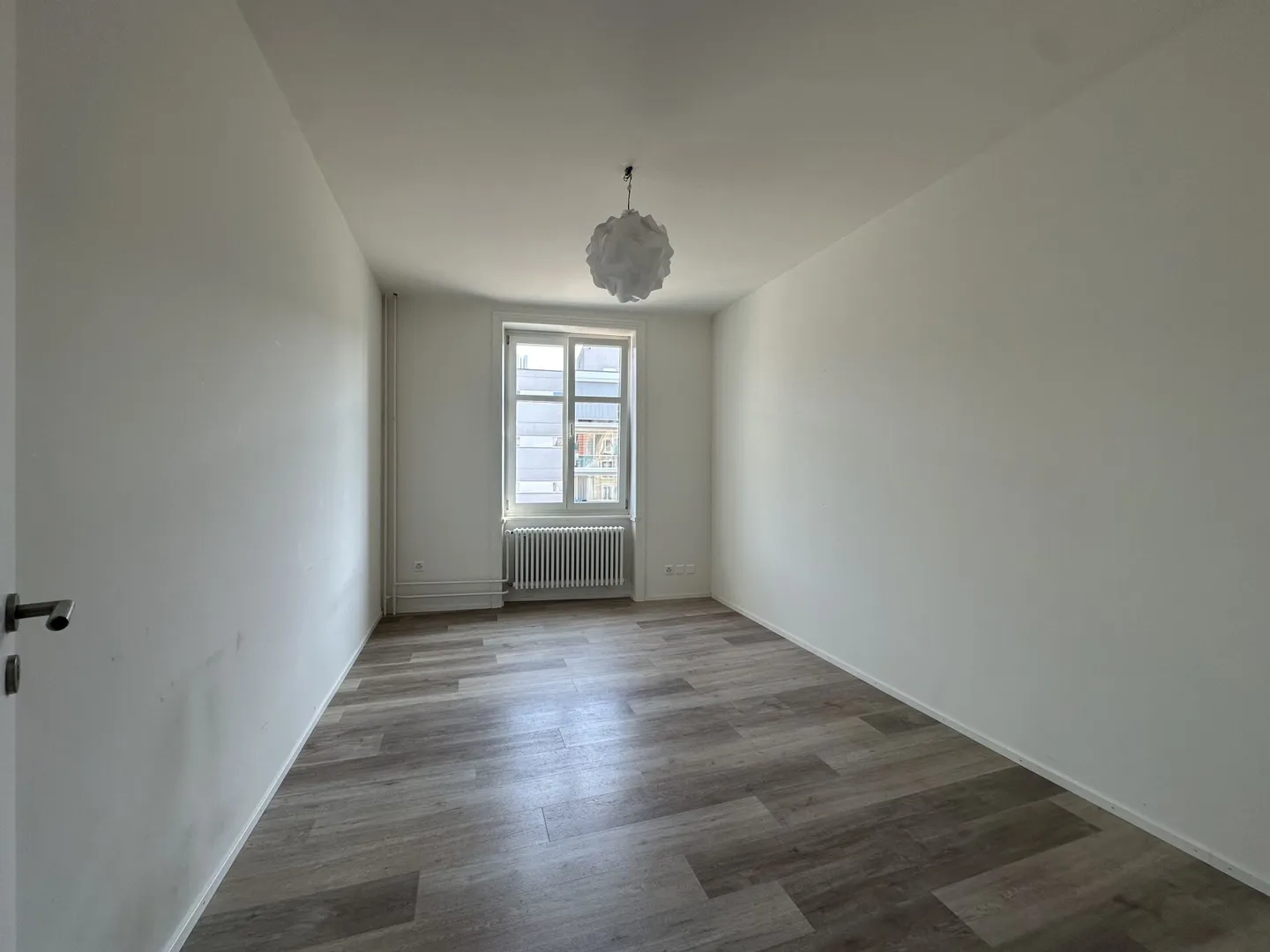 Bright and renovated! - Photo 3 of 5
