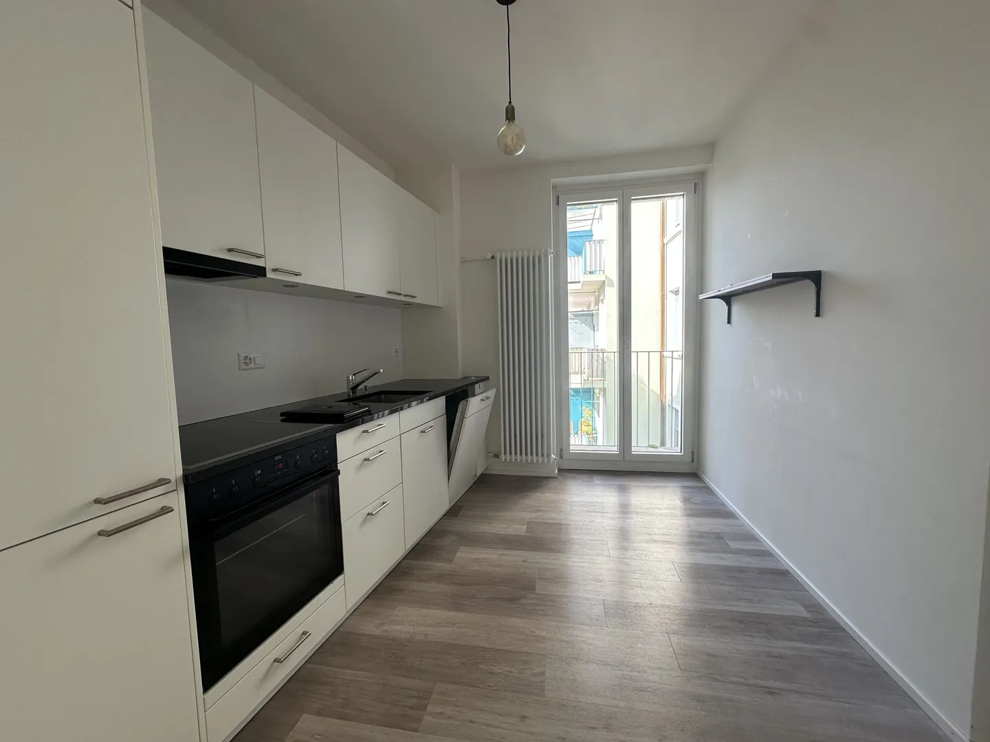 Bright and renovated! - Photo 4 of 5