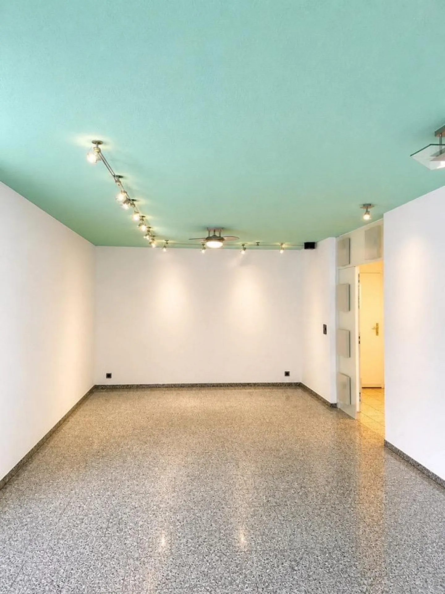 Office, training or commercial spaces for rent - Photo 3 of 4