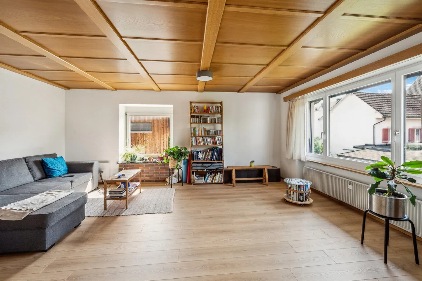 Propriété attrayante avec trois unités résidentielles et jardin bien entretenu - Photo 6 sur 13