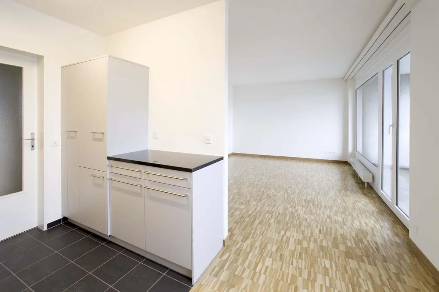 First Own Apartment. - Photo 3 of 6