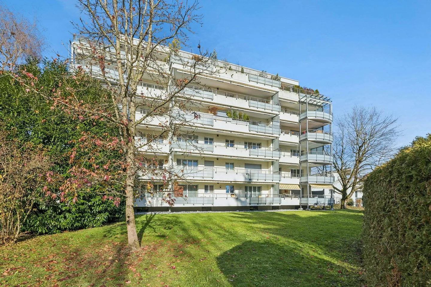 Appartamento 3.5 locali con grande balcone in una posizione tranquilla e centrale - Foto 3 di 12