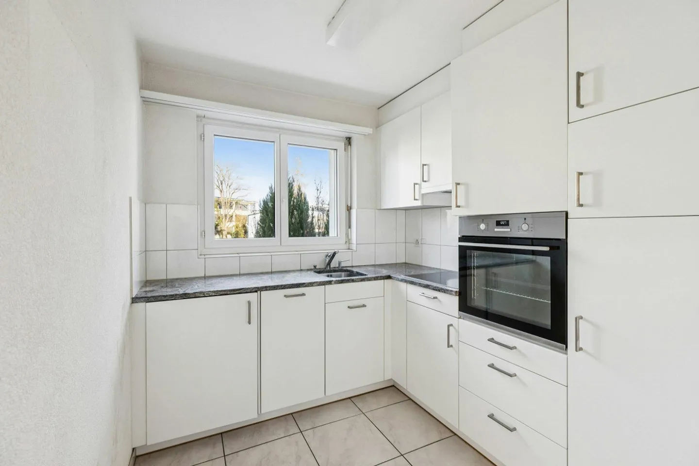 Appartamento 3.5 locali con grande balcone in una posizione tranquilla e centrale - Foto 5 di 12