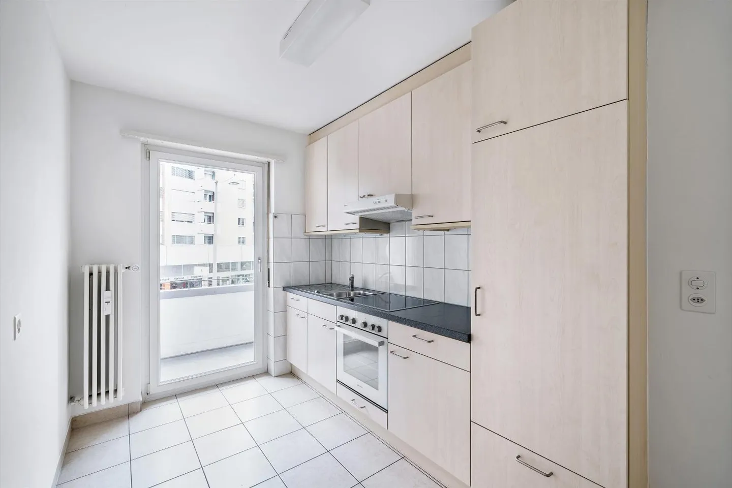 Living in the heart of the city! - Rent without deposit! - Photo 3 of 6