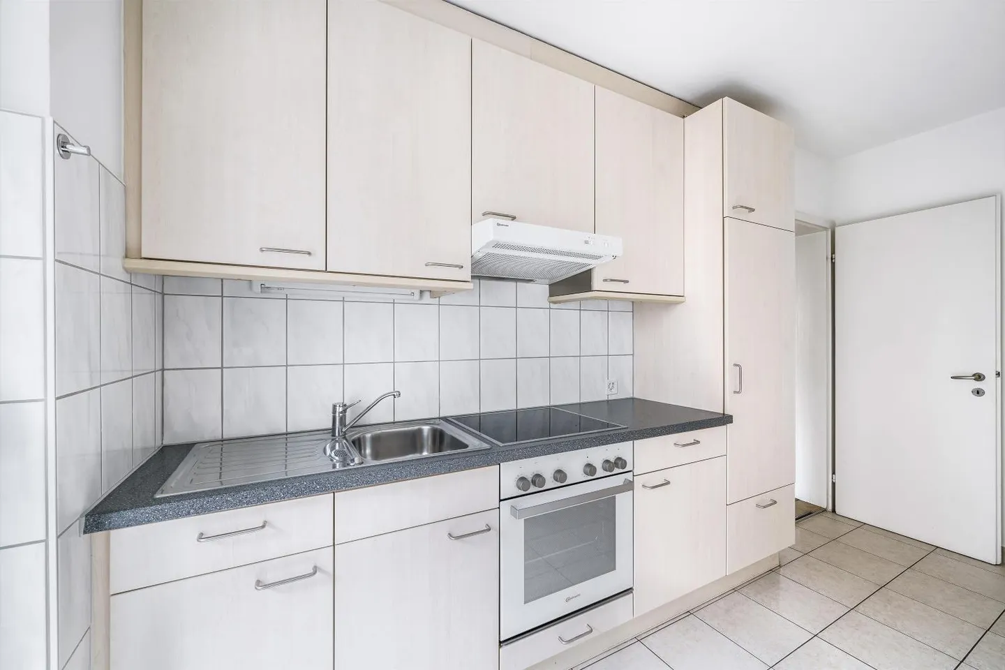 Living in the heart of the city! - Rent without deposit! - Photo 4 of 6