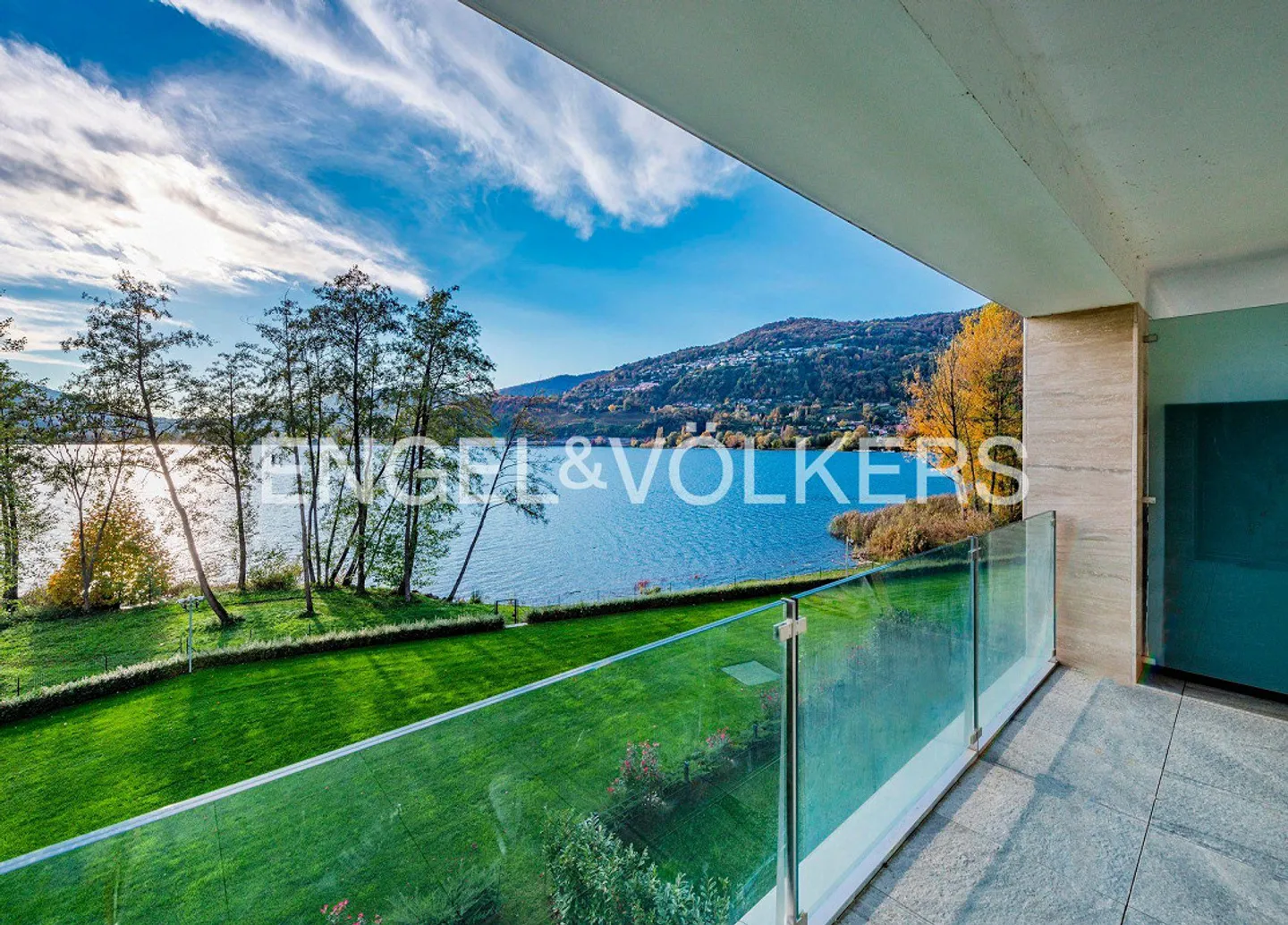 Prestigevolle Residenz am See - Foto 2 von 7
