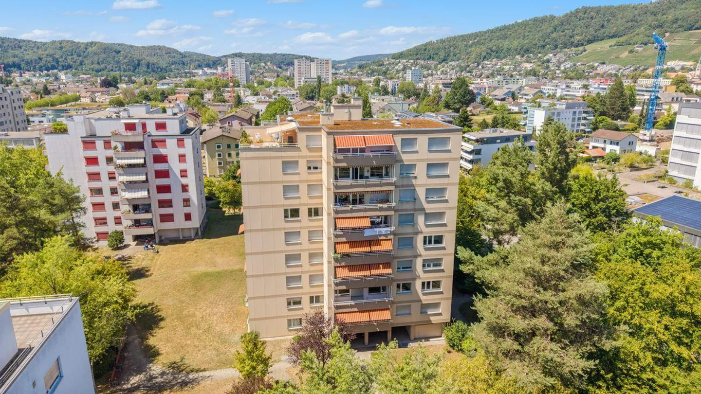 Appartement spacieux de 5,5 pièces dans un emplacement familial - Photo 1 sur 13