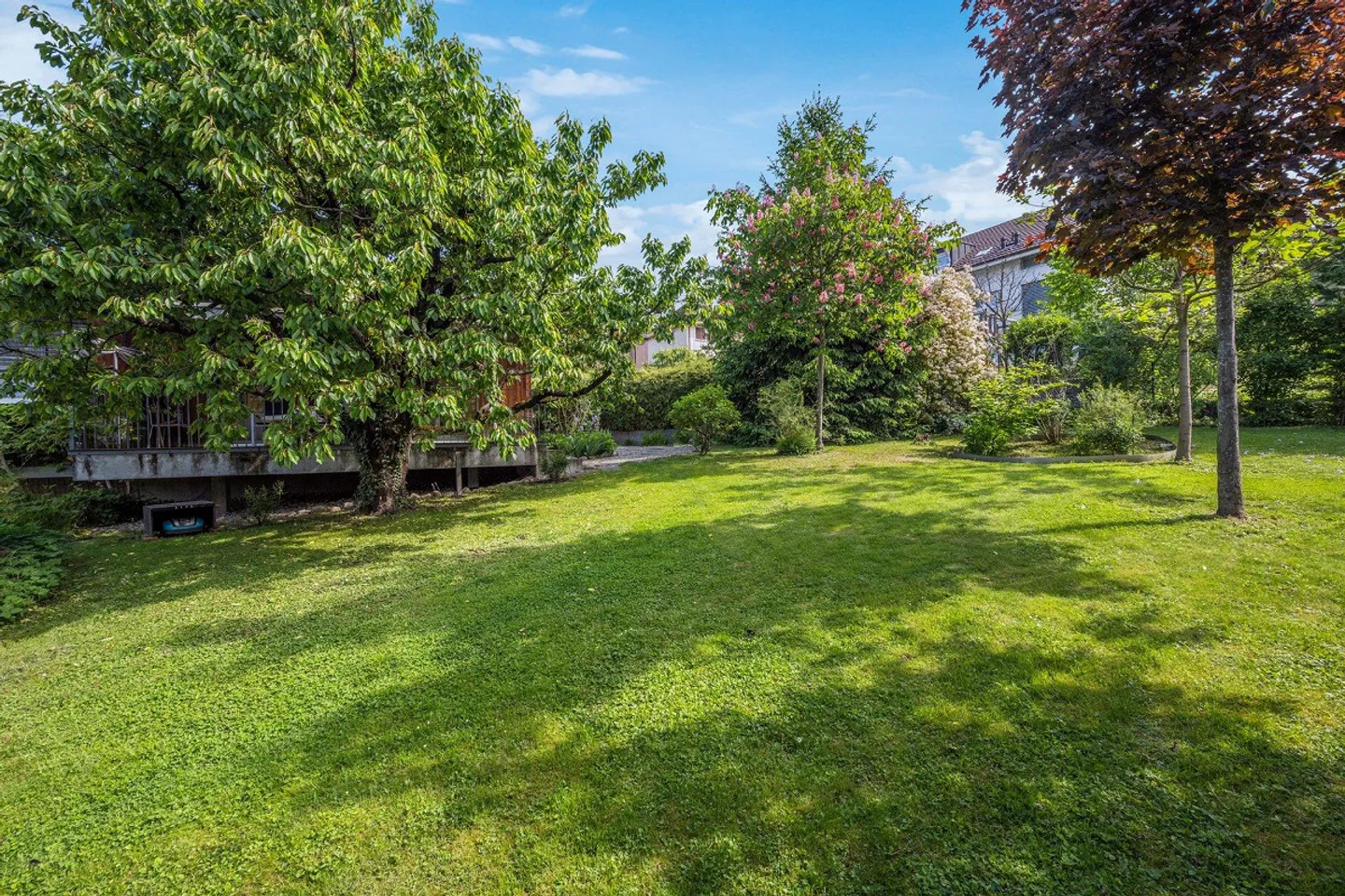 Propriété attrayante avec trois unités résidentielles et jardin bien entretenu - Photo 12 sur 13